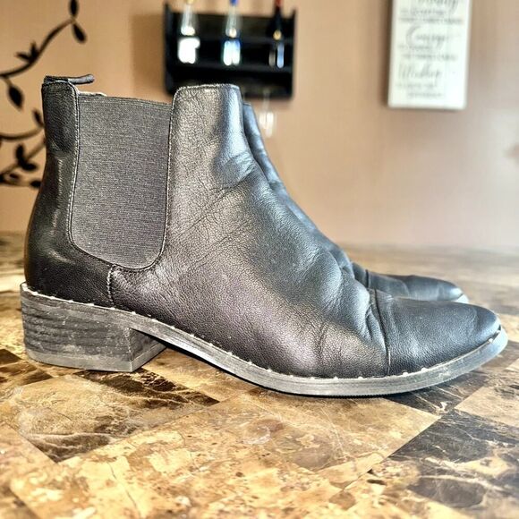 Dolce Vita Black Leather Block Heel Studded Chelsea Boot Booties - Picture 4 of 10